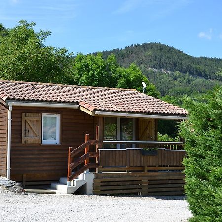 Отель Camping La Mare Aux Fees Roquefeuil Экстерьер фото