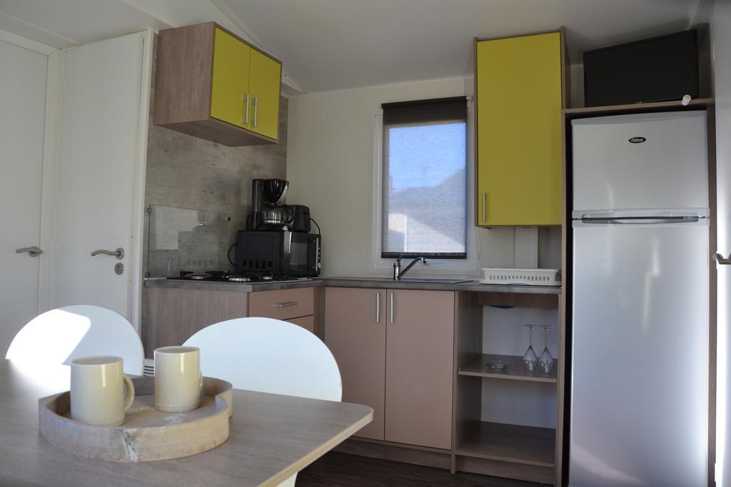 Отель Camping La Mare Aux Fees Roquefeuil Экстерьер фото