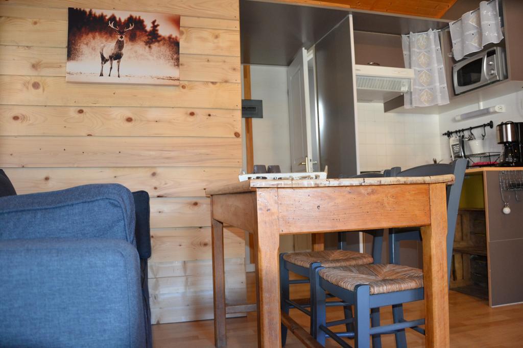 Отель Camping La Mare Aux Fees Roquefeuil Экстерьер фото
